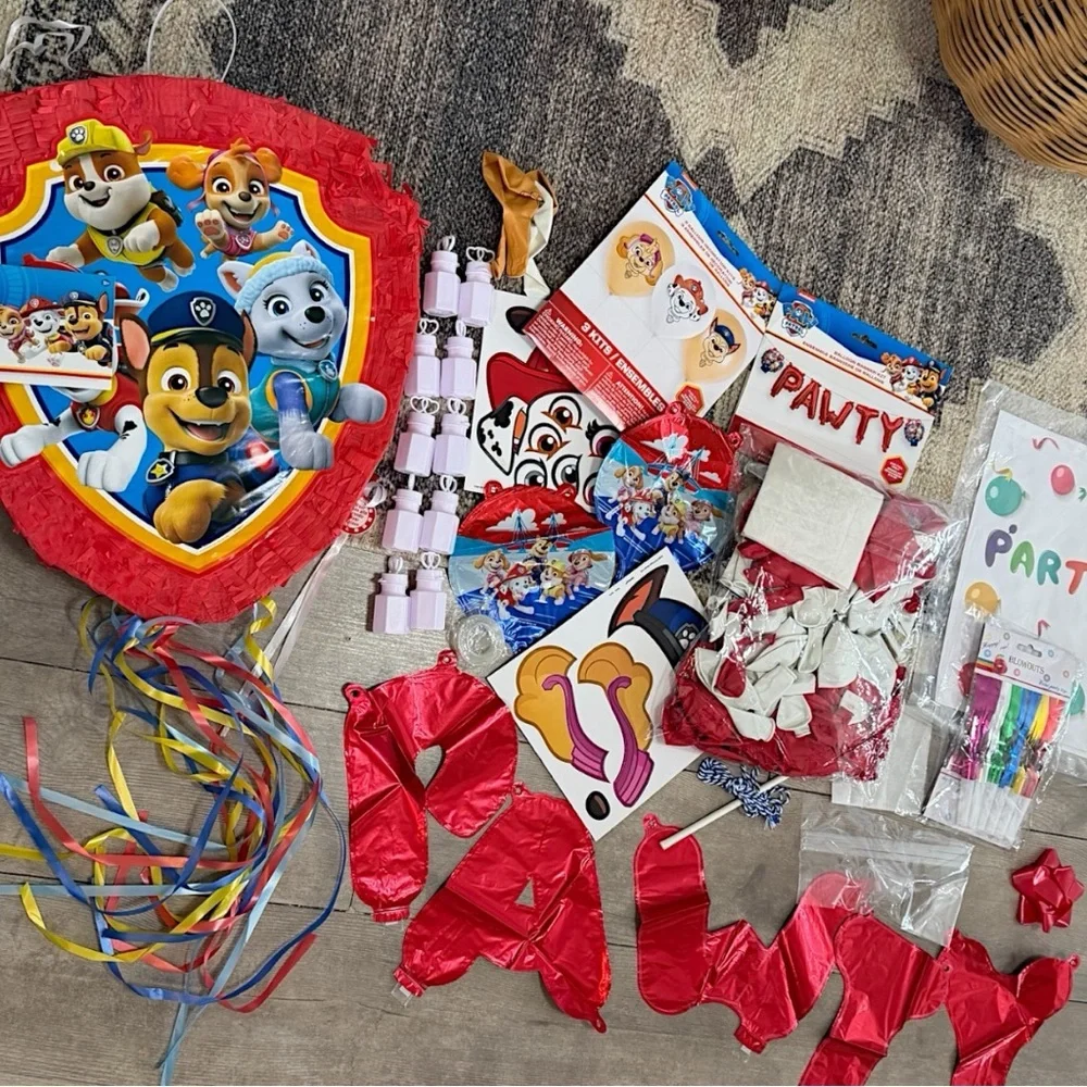 New Paw Patrol Party Supplies Piñata, Balloon Garland Banner Bubbles Blowouts